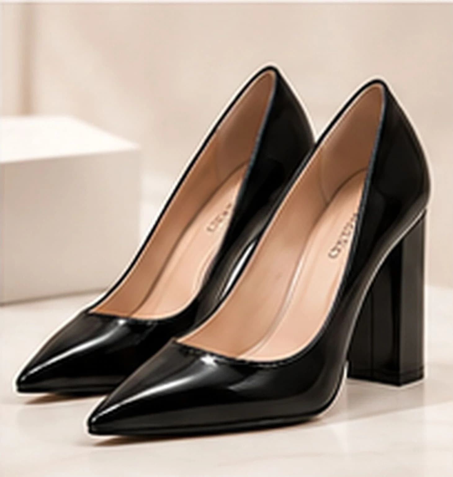 Valencia Block-Heel Pump in Noir