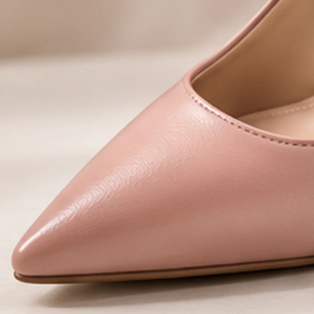 Aurelia Pointed Pump — close detail