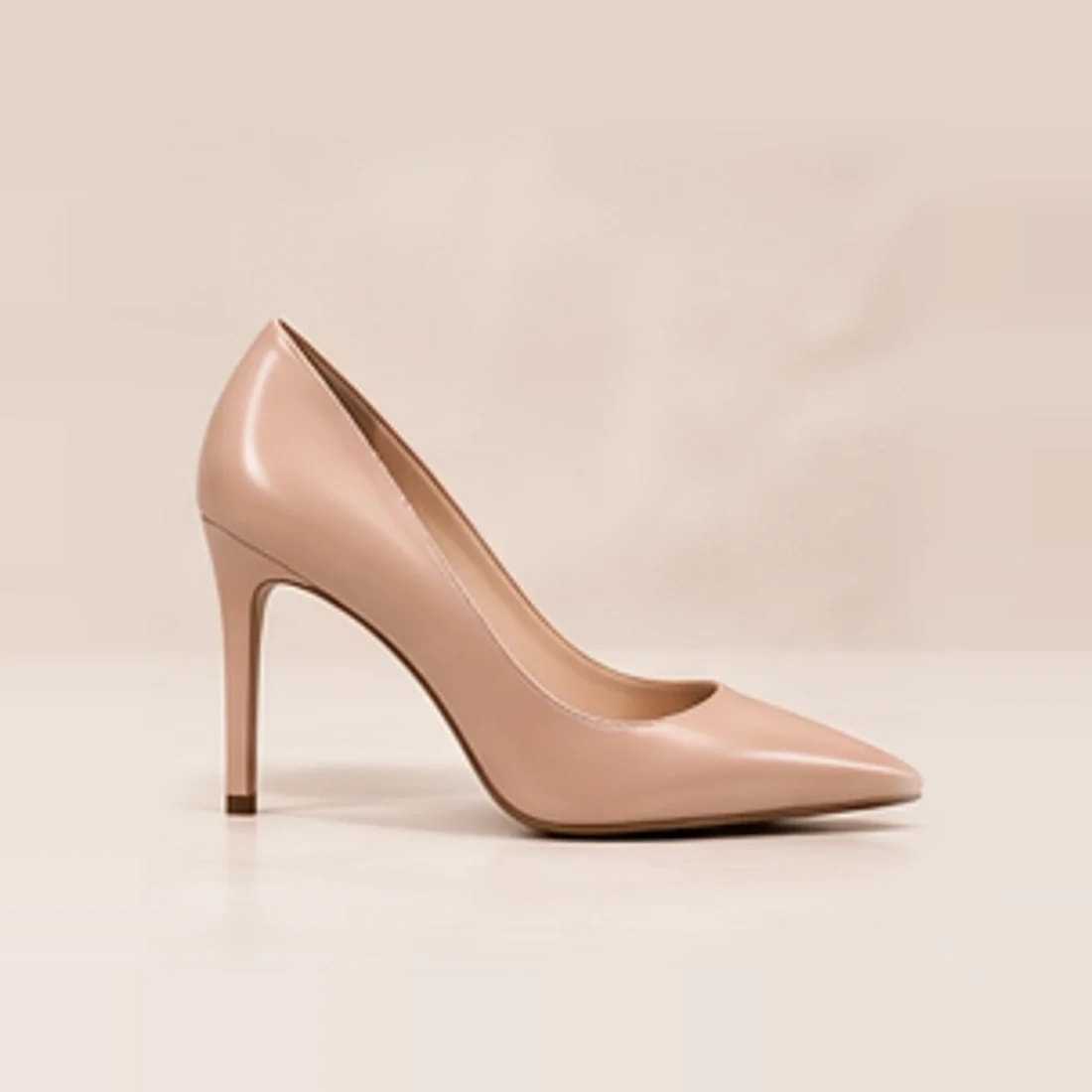Aurelia Pointed Pump, from the side