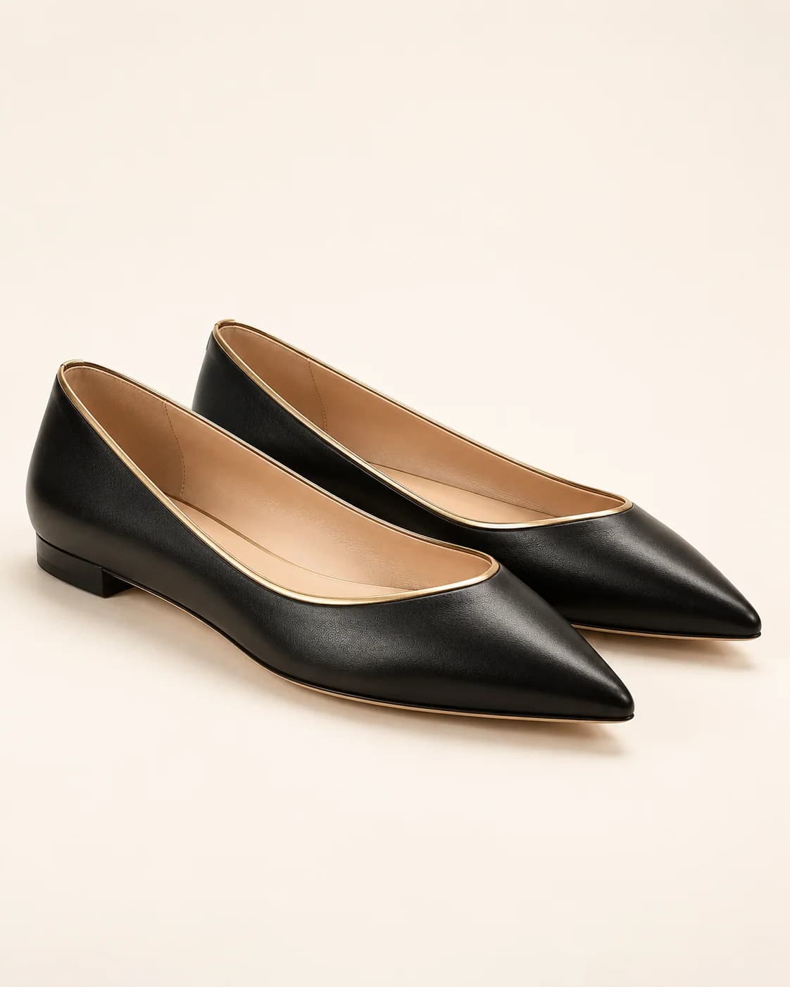 Noor Pointed Flat in Noir