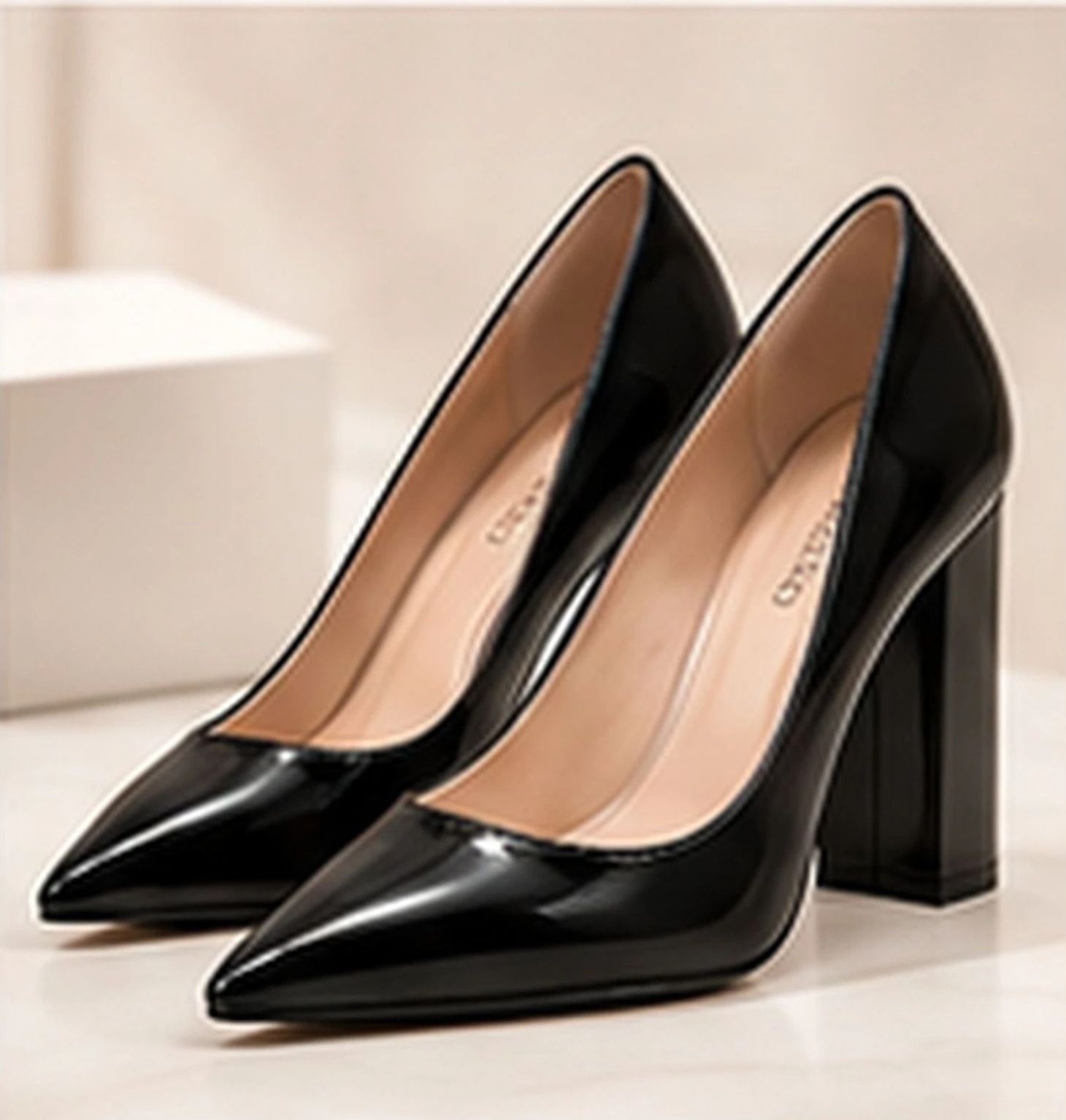 Valencia Block-Heel Pump in Noir